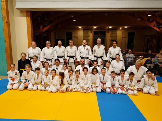 Superbe rencontre avec Me Mikami, 9ème Dan de judo lors de notre Kagami Biraki du 17 janvier 2020. Avec la participation de 30 judokas et 19 parents et amis, ce fût une belle soirée de partage.